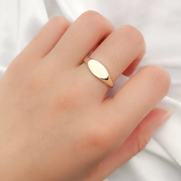 9K Solid Gold Signet Ring - NEW/NEVER WORN - Picture 5 of 5